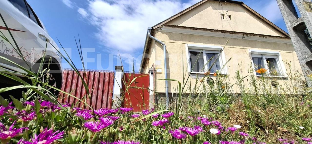 Káld - felújítandó családi ház: 67 m2, 2 szoba,  telek: 1647m2,